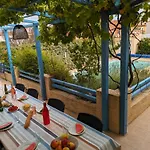 Villa La De La Pour 10 *