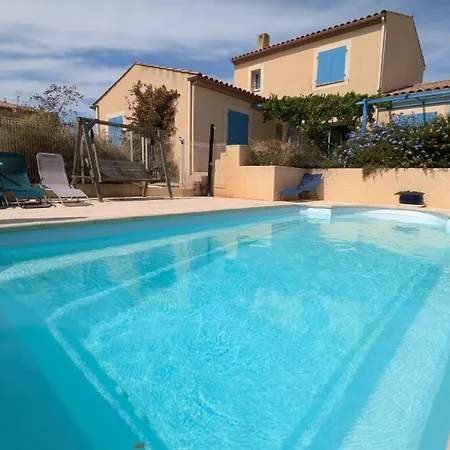 La De La Pour 10 Villa *