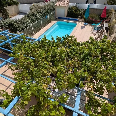 La De La Pour 10 Villa