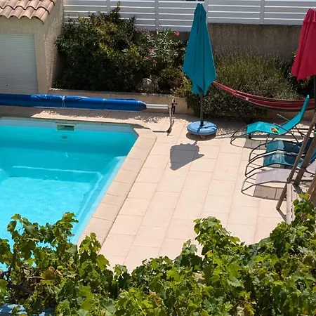 La De La Pour 10 *