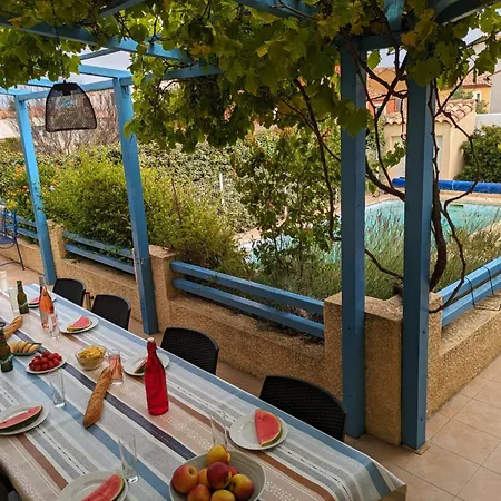 Villa La De La Pour 10 *